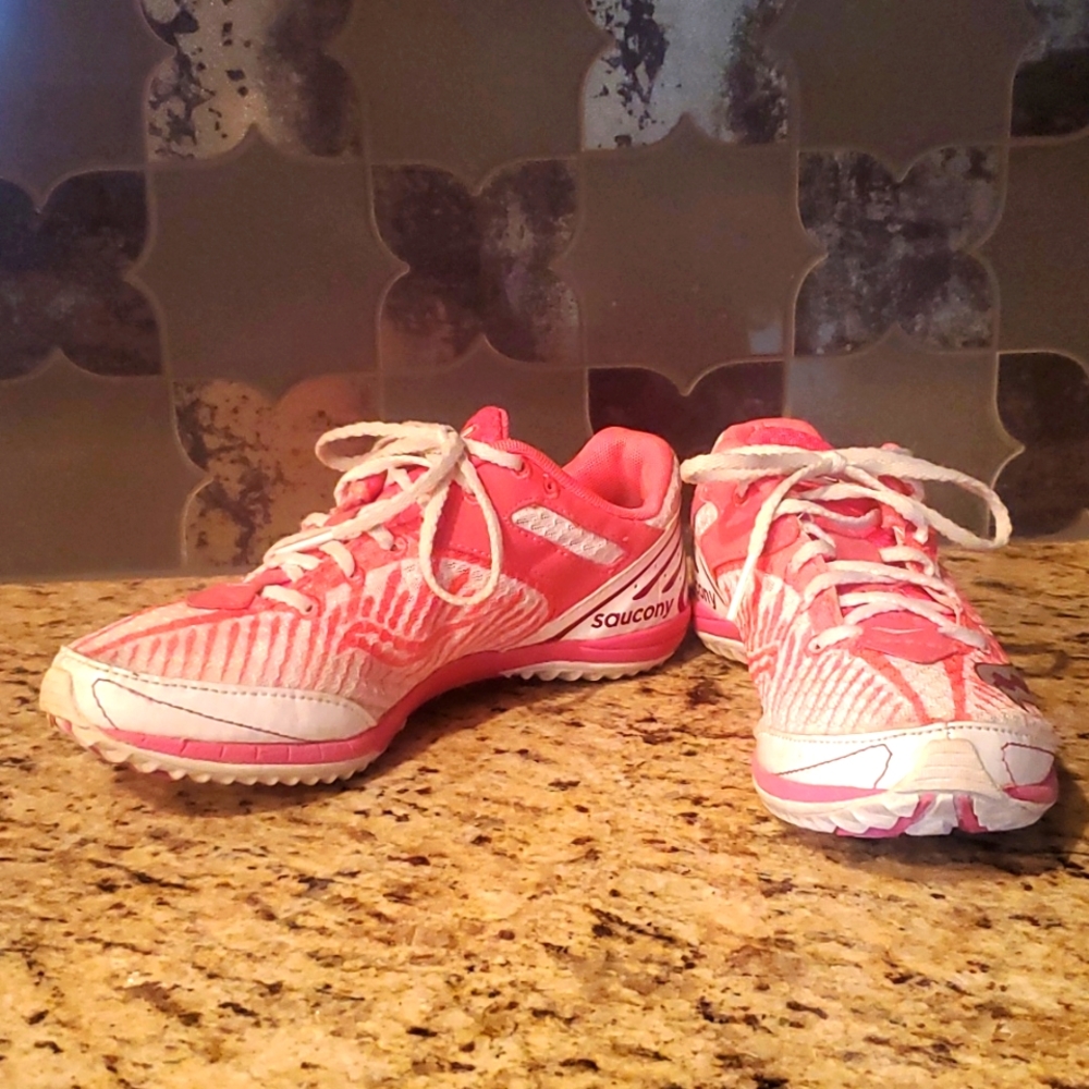 SAUCONY sneaker size 3 or 5